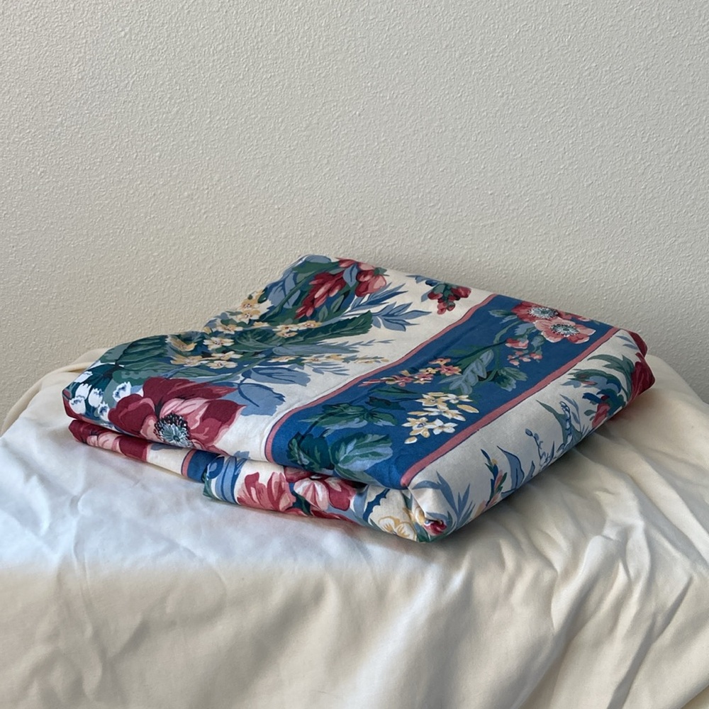 VINTAGE | Cottage Core Waverly “Carolina Rose” Cotton fabric Tablecloth